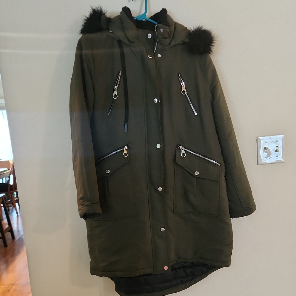 Guess Women's Olive Parka Coat with Faux Fur Trim Xl